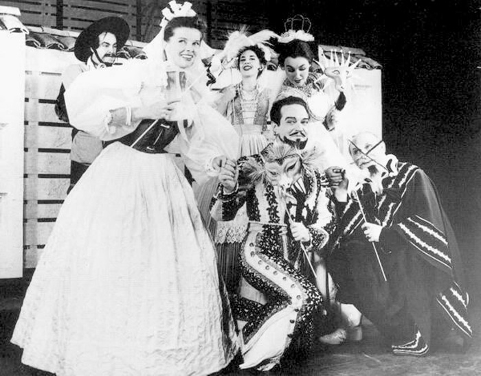 KATHARINE HEPBURN 1957 en la obra de teatro Much Ado About Nothing 2
